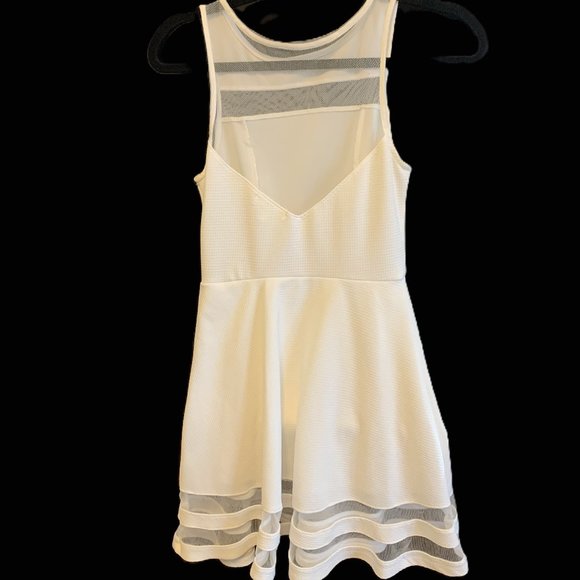 Monteau LA White Dress - Picture 4 of 16